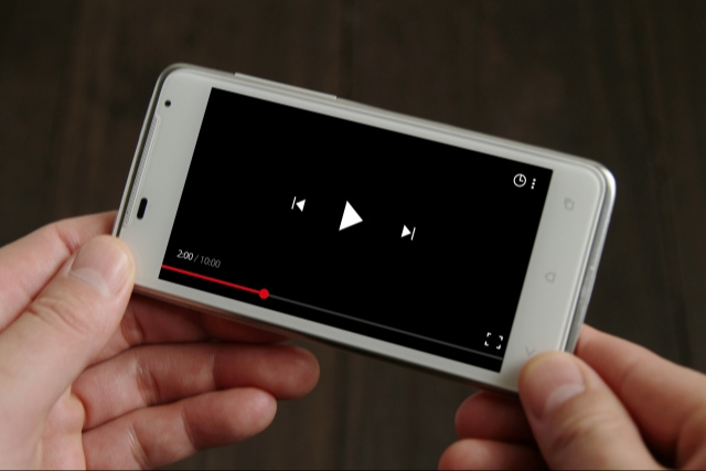 スマホで動画を見る